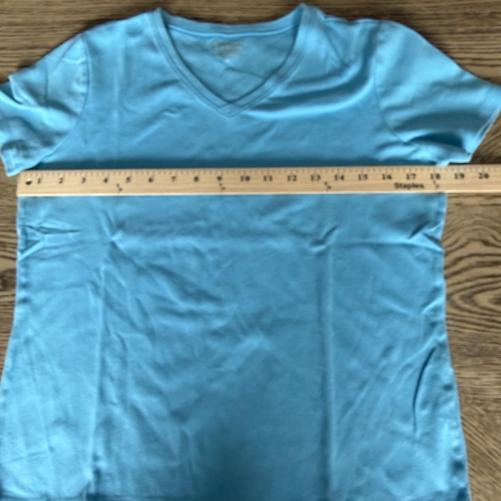LL Bean Womens V-Neck T-Shirt Short Sleeve Light Blue 100% Cotton Size S - Picture 4 of 5